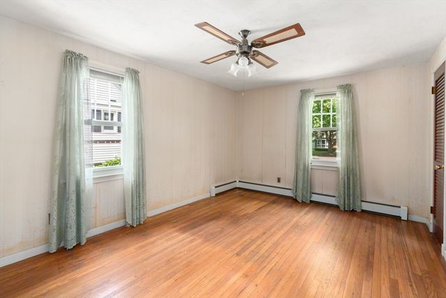 35 Queen Cir, South Hadley, MA 01075