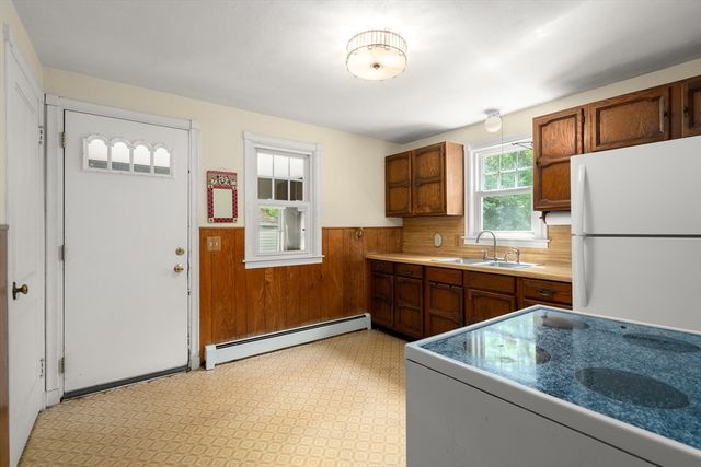 35 Queen Cir, South Hadley, MA 01075