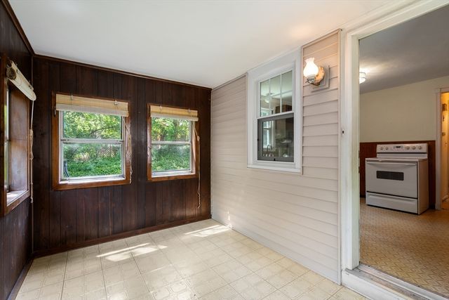 35 Queen Cir, South Hadley, MA 01075