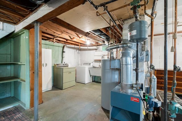 35 Queen Cir, South Hadley, MA 01075