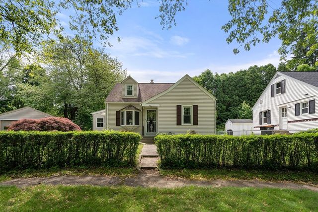 35 Queen Cir, South Hadley, MA 01075