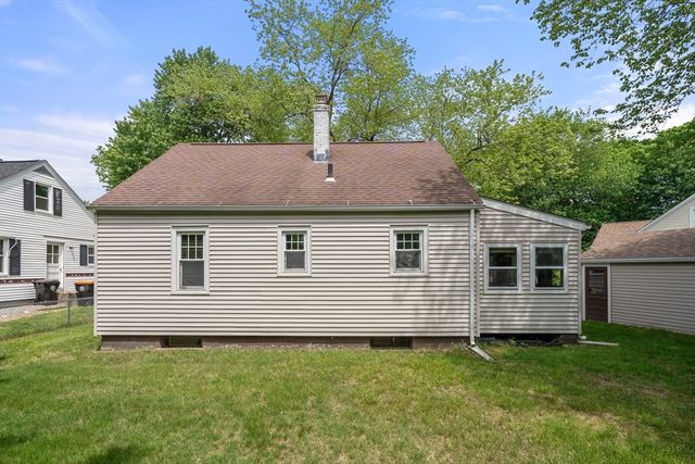 35 Queen Cir, South Hadley, MA 01075