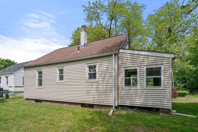 35 Queen Cir, South Hadley, MA 01075