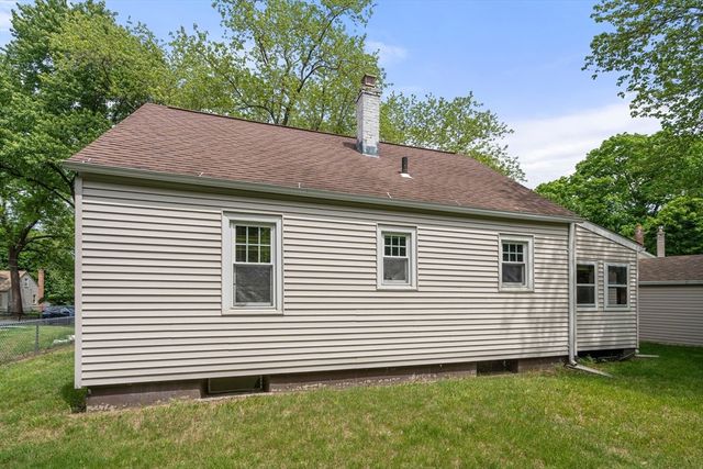 35 Queen Cir, South Hadley, MA 01075