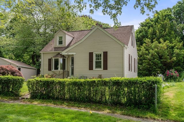 35 Queen Cir, South Hadley, MA 01075