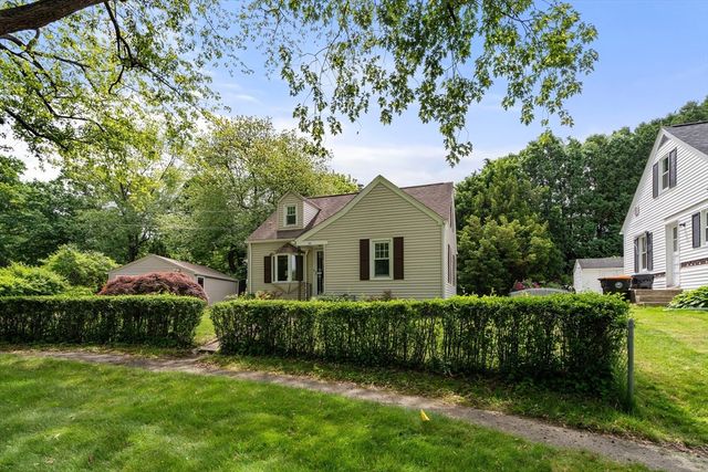 35 Queen Cir, South Hadley, MA 01075