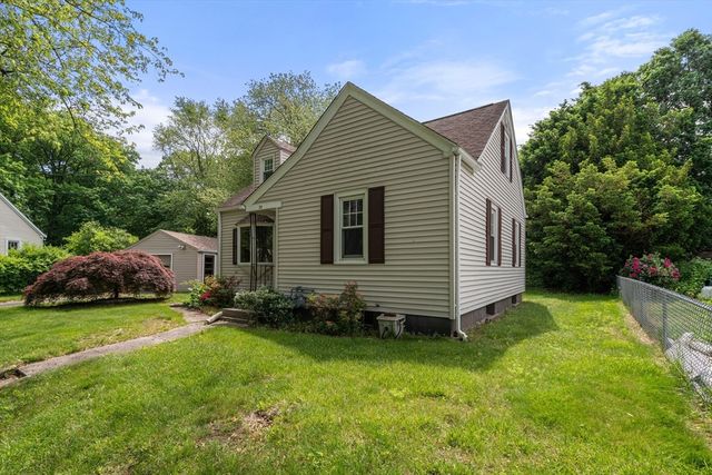 35 Queen Cir, South Hadley, MA 01075
