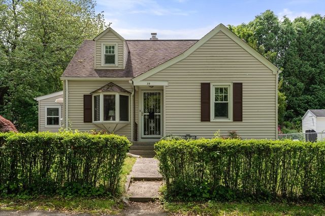 35 Queen Cir, South Hadley, MA 01075