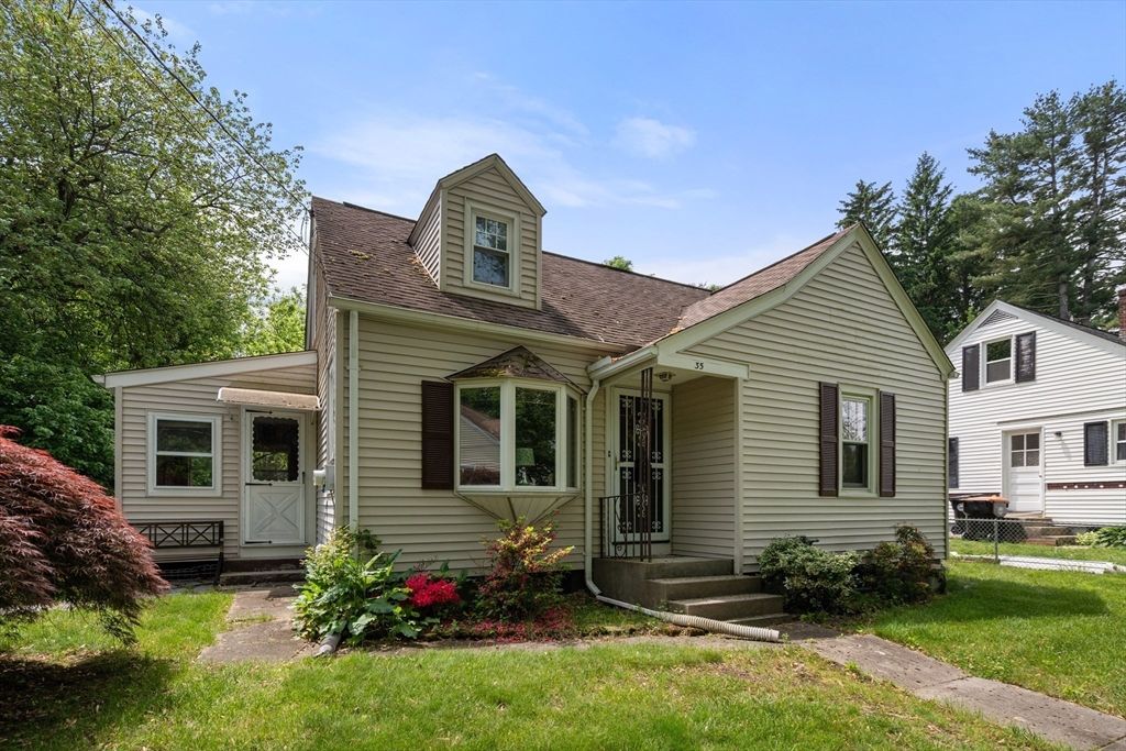 35 Queen Cir, South Hadley, MA 01075