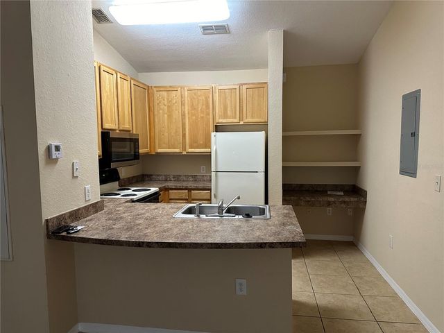 10111 COURTNEY PALMS BOULEVARD 201, Tampa, FL 33619