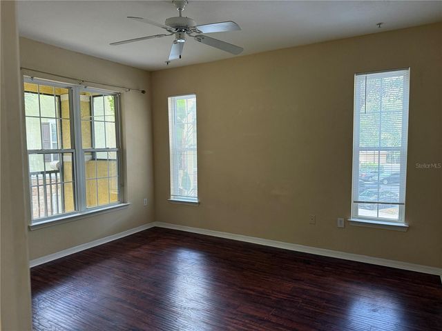 10111 COURTNEY PALMS BOULEVARD 201, Tampa, FL 33619