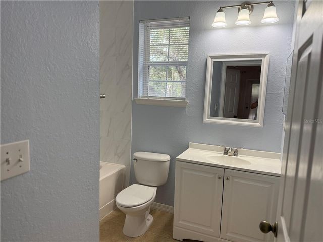 10111 COURTNEY PALMS BOULEVARD 201, Tampa, FL 33619