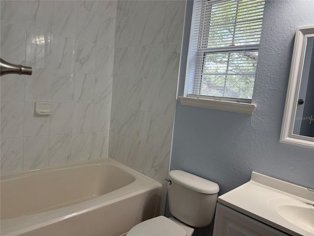 10111 COURTNEY PALMS BOULEVARD 201, Tampa, FL 33619