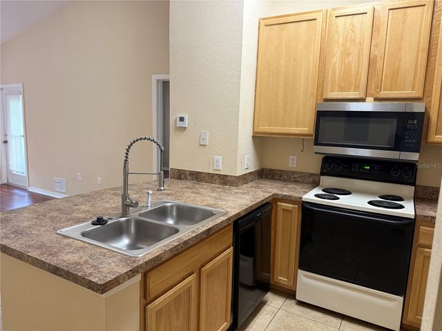10111 COURTNEY PALMS BOULEVARD 201, Tampa, FL 33619