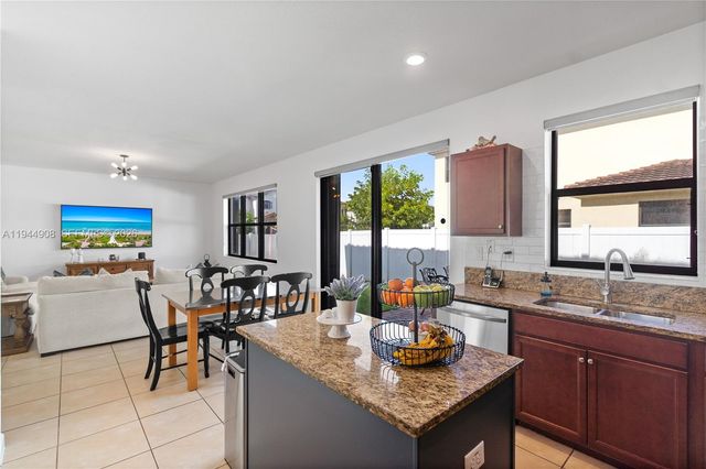 3573 W 93rd Pl, Hialeah, FL 33018