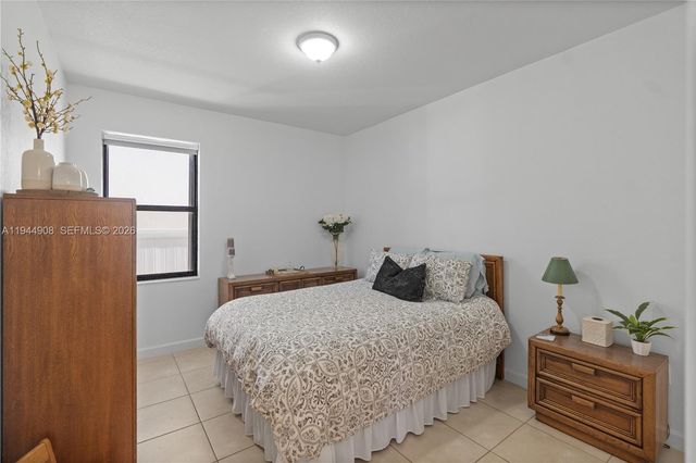 3573 W 93rd Pl, Hialeah, FL 33018