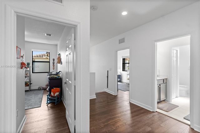 3573 W 93rd Pl, Hialeah, FL 33018