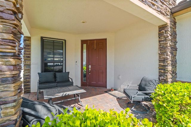 3573 W 93rd Pl, Hialeah, FL 33018