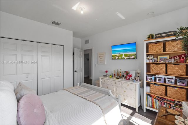 3573 W 93rd Pl, Hialeah, FL 33018