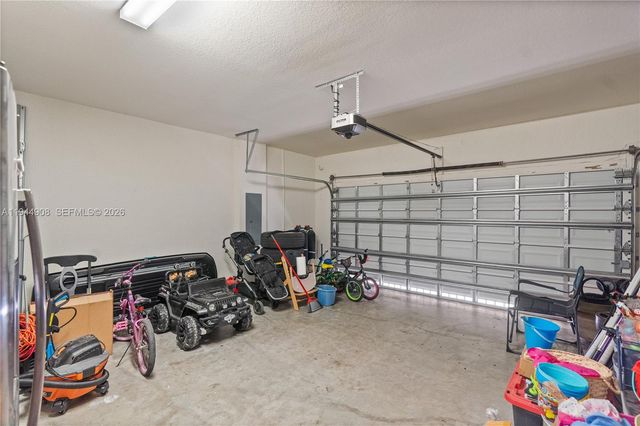 3573 W 93rd Pl, Hialeah, FL 33018