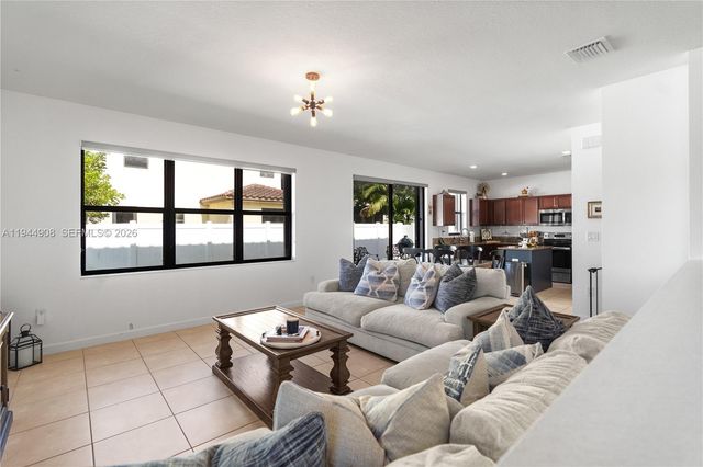 3573 W 93rd Pl, Hialeah, FL 33018