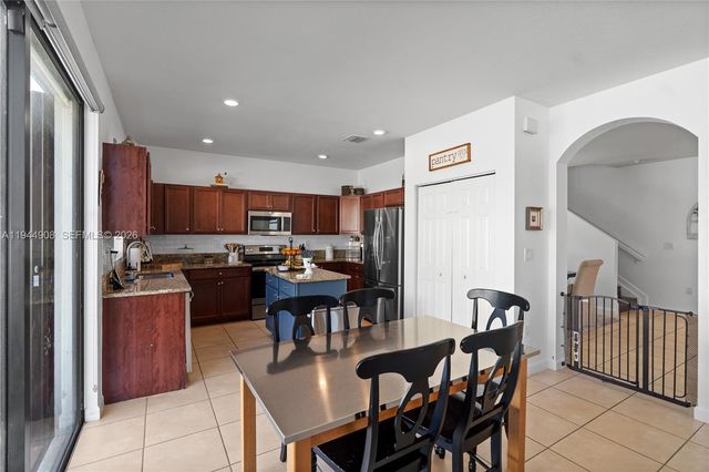 3573 W 93rd Pl, Hialeah, FL 33018