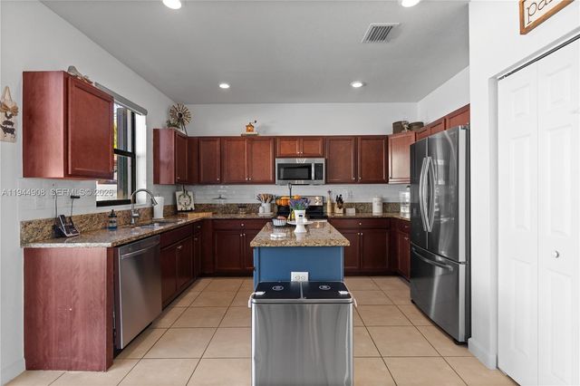 3573 W 93rd Pl, Hialeah, FL 33018