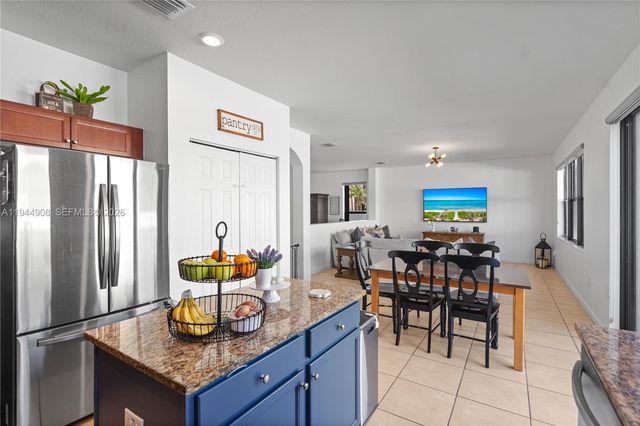 3573 W 93rd Pl, Hialeah, FL 33018