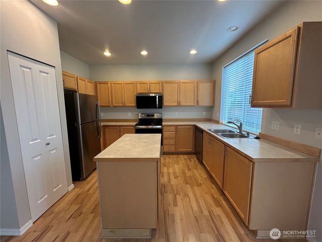 24528 SE 275th Street, Maple Valley, WA 98038