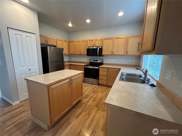 24528 SE 275th Street, Maple Valley, WA 98038