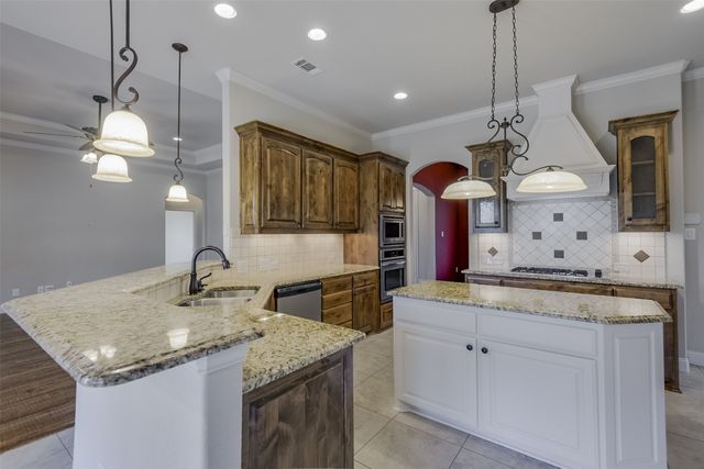 101 Tee Side Drive, Waxahachie, TX 75165