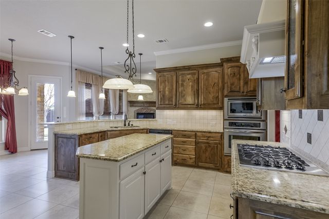 101 Tee Side Drive, Waxahachie, TX 75165