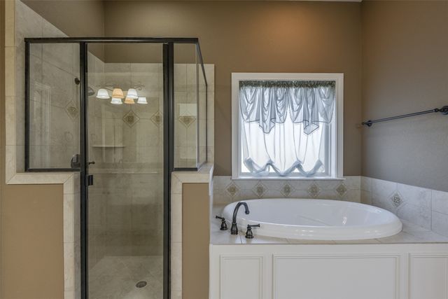 101 Tee Side Drive, Waxahachie, TX 75165