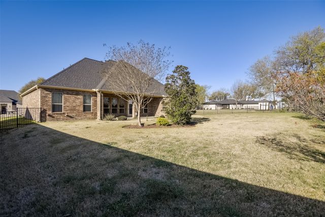 101 Tee Side Drive, Waxahachie, TX 75165