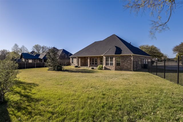 101 Tee Side Drive, Waxahachie, TX 75165