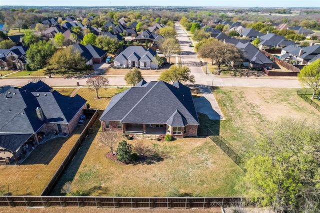 101 Tee Side Drive, Waxahachie, TX 75165