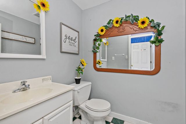 59 S Grove Avenue LOWER, Elgin, IL 60120