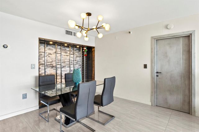 20515 E Country Club Drive 345, Aventura, FL 33180