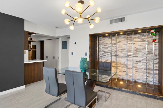 20515 E Country Club Drive 345, Aventura, FL 33180