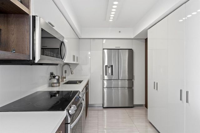 20515 E Country Club Drive 345, Aventura, FL 33180
