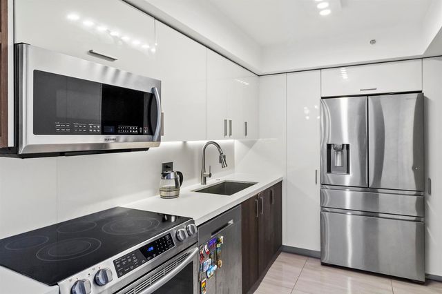 20515 E Country Club Drive 345, Aventura, FL 33180