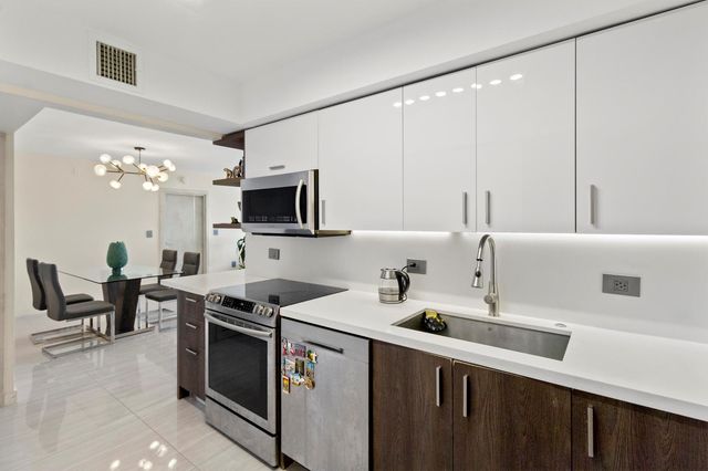 20515 E Country Club Drive 345, Aventura, FL 33180