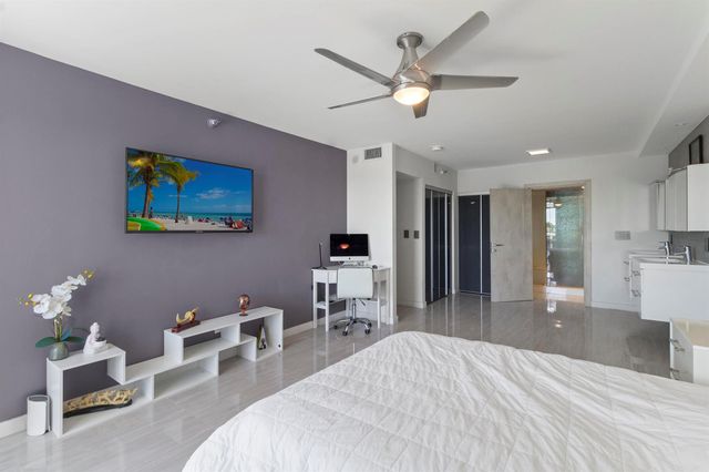 20515 E Country Club Drive 345, Aventura, FL 33180