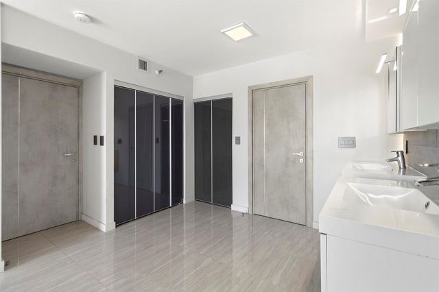 20515 E Country Club Drive 345, Aventura, FL 33180