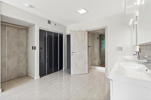 20515 E Country Club Drive 345, Aventura, FL 33180