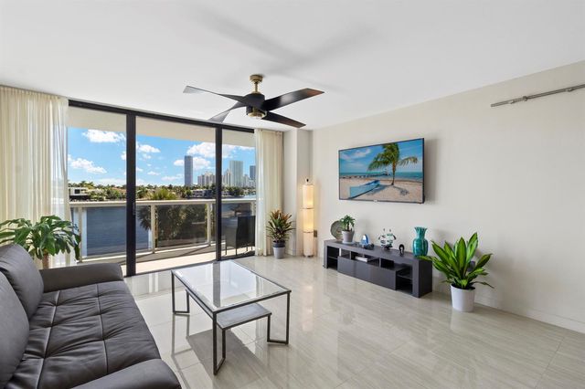 20515 E Country Club Drive 345, Aventura, FL 33180