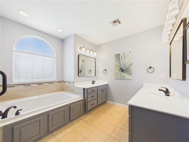 705 Maidstone Avenue, Bentonville, AR 72712