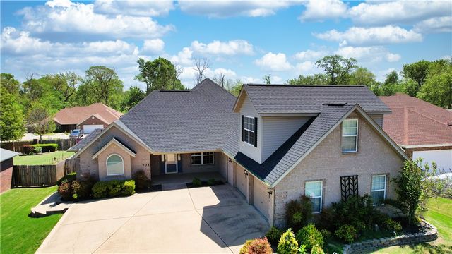 705 Maidstone Avenue, Bentonville, AR 72712