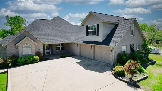 705 Maidstone Avenue, Bentonville, AR 72712