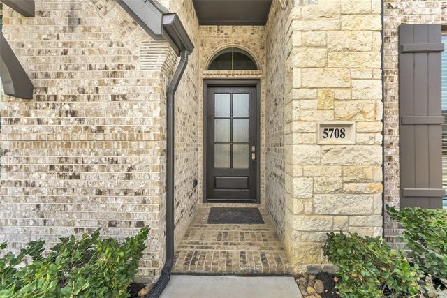 5708 Lake Jackson Drive, Fort Worth, TX 76126